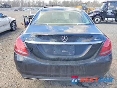 Zdjęcie 6 z 12 samochodu: 2015 MERCEDES-BENZ C 300 4MATIC VIN:55SWF4KB6FU024861 - miniatura