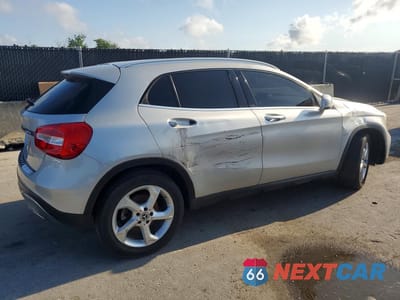 Trzecie zdjęcie samochodu z tyłu: 2018 MERCEDES-BENZ GLA 250 VIN:WDCTG4EB8JJ495855 - miniatura