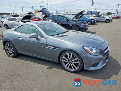 Czwarte zdjęcie samochodu z boku: 2020 MERCEDES-BENZ SLC 300 VIN:WDDPK3JA1LF167010 - miniatura