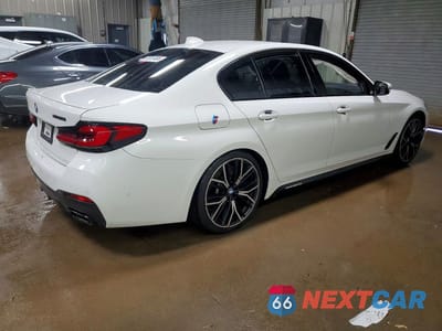 Trzecie zdjęcie samochodu z tyłu: 2021 BMW M550XI VIN:WBA13BK0XMCH31057 - miniatura