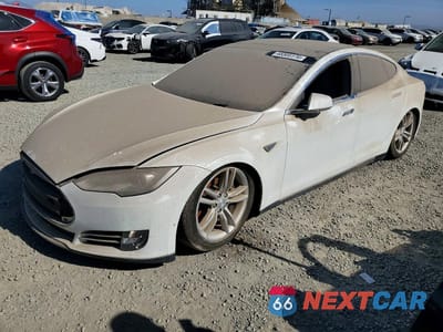 2013 TESLA MODEL S 5YJSA1AG9DFP04809 - główne zdjęcie licytacji z USA - miniatura