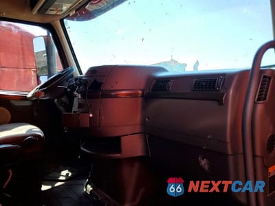 Piąte zdjęcie samochodu w środku: 2016 VOLVO VN VNL VIN:4V4NC9EH0GN947993 - miniatura