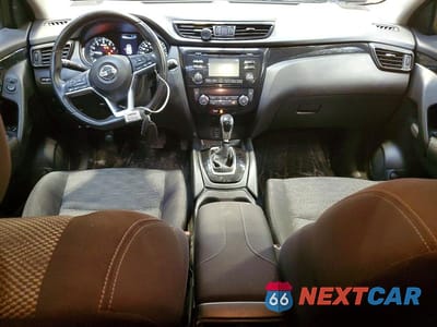 Zdjęcie 8 z 13 samochodu: 2018 NISSAN QASHQAI SV VIN:JN1BJ1CR2JW263551 - miniatura