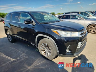 Czwarte zdjęcie samochodu z boku: 2019 TOYOTA HIGHLANDER XLE VIN:5TDJZRFHXKS573838 - miniatura