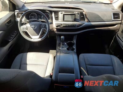 Zdjęcie 8 z 13 samochodu: 2016 TOYOTA HIGHLANDER LE VIN:5TDZARFH0GS018706 - miniatura