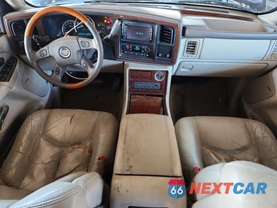 Zdjęcie 8 z 14 samochodu: 2004 CADILLAC ESCALADE LUXURY VIN:1GYEK63NX4R193814 - miniatura