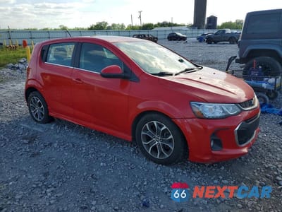 Czwarte zdjęcie samochodu z boku: 2017 CHEVROLET SONIC LT VIN:1G1JD6SBXH4100131 - miniatura