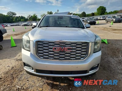 Piąte zdjęcie samochodu w środku: 2018 GMC YUKON XL DENALI VIN:1GKS1HKJ4JR208233 - miniatura