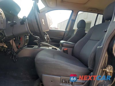 Zdjęcie 7 z 13 samochodu: 2004 JEEP GRAND CHEROKEE LAREDO VIN:1J4GW48S64C127375 - miniatura
