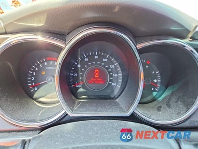 Zdjęcie 9 z 11 samochodu: 2012 KIA OPTIMA LX VIN:KNAGM4A72C5292521 - miniatura