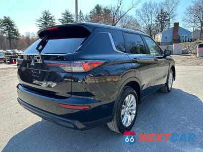 Trzecie zdjęcie samochodu z tyłu: 2025 MITSUBISHI OUTLANDER ES VIN:JA4J3UA81SZ036733 - miniatura