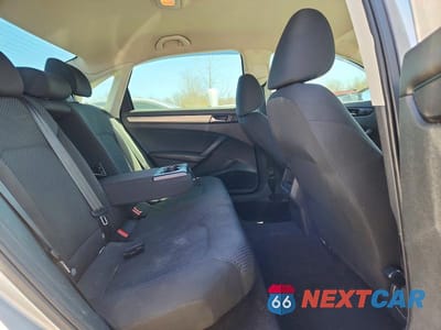 Zdjęcie 10 z 12 samochodu: 2012 VOLKSWAGEN PASSAT S VIN:1VWAP7A34CC021158 - miniatura