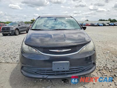 Piąte zdjęcie samochodu w środku: 2017 CHRYSLER PACIFICA LX VIN:2C4RC1CG6HR594060 - miniatura