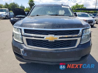 Piąte zdjęcie samochodu w środku: 2019 CHEVROLET SUBURBAN C1500 LT VIN:1GNSCHKC5KR390556 - miniatura