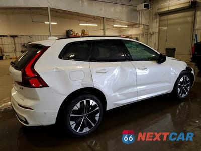 Trzecie zdjęcie samochodu z tyłu: 2026 VOLVO XC60 PLUS VIN:YV4M12RC9T1365327 - miniatura