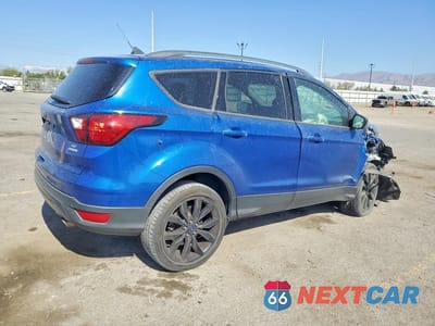 Trzecie zdjęcie samochodu z tyłu: 2019 FORD ESCAPE SE VIN:1FMCU0GD1KUB79618 - miniatura