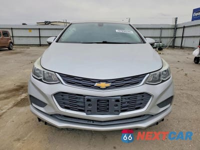 Piąte zdjęcie samochodu w środku: 2017 CHEVROLET CRUZE LS VIN:1G1BC5SM3H7246601 - miniatura