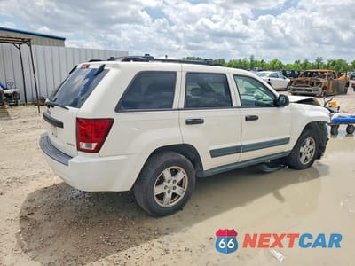 Trzecie zdjęcie samochodu z tyłu: 2005 JEEP GRAND CHEROKEE LAREDO VIN:1J4GS48K55C657611 - miniatura