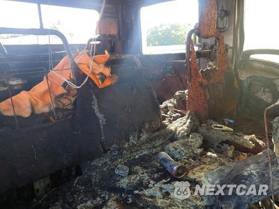 Zdjęcie 9 z 10 samochodu: 2018 ISUZU NPR HD TRUCK CAB AND CHASSIS VIN:54DC4J1B5JS807977 - miniatura