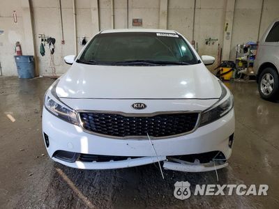 Piąte zdjęcie samochodu w środku: 2017 KIA FORTE LX VIN:3KPFK4A77HE079953 - miniatura