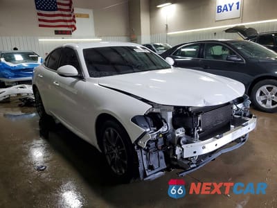 Czwarte zdjęcie samochodu z boku: 2018 ALFA ROMEO GIULIA Q4 VIN:ZARFAEDN4J7567787 - miniatura