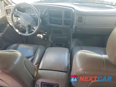 Zdjęcie 8 z 13 samochodu: 2004 GMC YUKON DENALI VIN:1GKEK63U34J177891 - miniatura