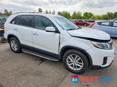 Czwarte zdjęcie samochodu z boku: 2015 KIA SORENTO LX VIN:5XYKTDA72FG607507 - miniatura