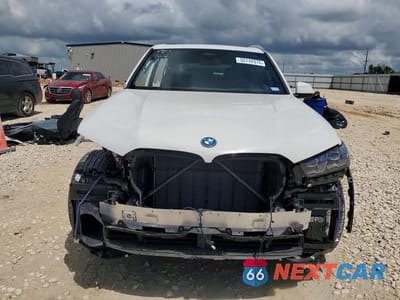 Piąte zdjęcie samochodu w środku: 2025 BMW X5 XDRIVE50E VIN:5UX43EU02S9Z41429 - miniatura
