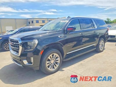 2021 GMC YUKON XL C1500 SLT 1GKS1GKD5MR356741 - główne zdjęcie licytacji z USA - miniatura