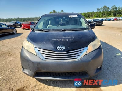 Piąte zdjęcie samochodu w środku: 2015 TOYOTA SIENNA XLE 8-PASSENGER VIN:5TDYK3DC5FS667932 - miniatura