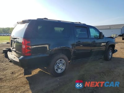 Trzecie zdjęcie samochodu z tyłu: 2011 CHEVROLET SUBURBAN K2500 LS VIN:1GNWKLEG6BR122928 - miniatura