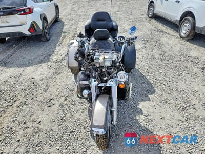 Piąte zdjęcie samochodu w środku: 2023 HARLEY-DAVIDSON FLHTCUTG VIN:1HD1MAF14PB861404 - miniatura