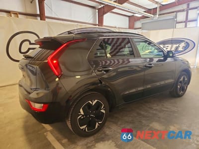 Trzecie zdjęcie samochodu z tyłu: 2023 KIA NIRO EV WIND VIN:KNDCR3L18P5072800 - miniatura