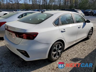 Trzecie zdjęcie samochodu z tyłu: 2019 KIA FORTE LXS VIN:3KPF24AD3KE077680 - miniatura