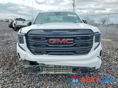 Piąte zdjęcie samochodu w środku: 2025 GMC SIERRA K1500 AT4 VIN:3GTUUEEL1SG355781 - miniatura