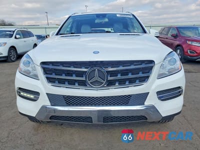 Piąte zdjęcie samochodu w środku: 2015 MERCEDES-BENZ ML 350 4MATIC VIN:4JGDA5HBXFA605336 - miniatura