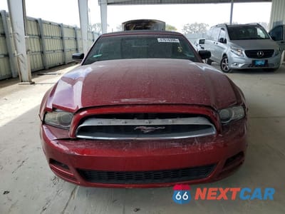 Piąte zdjęcie samochodu w środku: 2014 FORD MUSTANG VIN:1ZVBP8EM7E5315156 - miniatura