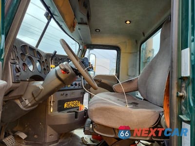 Piąte zdjęcie samochodu w środku: 2017 MACK CXU612 SEMI TRUCK VIN:1M1AW01X9HM009895 - miniatura