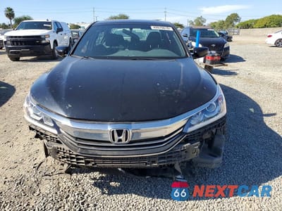 Piąte zdjęcie samochodu w środku: 2017 HONDA ACCORD SPORT VIN:1HGCR2F56HA072362 - miniatura