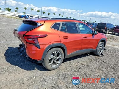 Trzecie zdjęcie samochodu z tyłu: 2024 CHEVROLET TRAX 1LT VIN:KL77LHE29RC054582 - miniatura