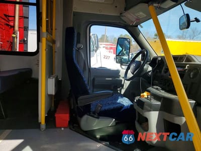 Piąte zdjęcie samochodu w środku: 2018 FORD ECONOLINE E450 SUPER DUTY CUTAWAY VAN VIN:1FDFE4FS9JDC36258 - miniatura