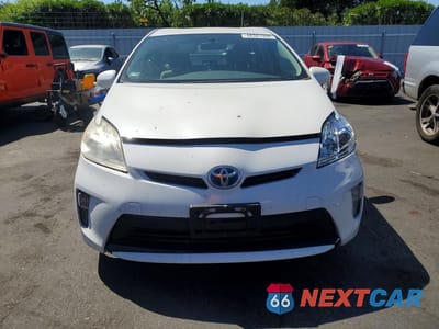 Piąte zdjęcie samochodu w środku: 2015 TOYOTA PRIUS THREE VIN:JTDKN3DU2F1931921 - miniatura