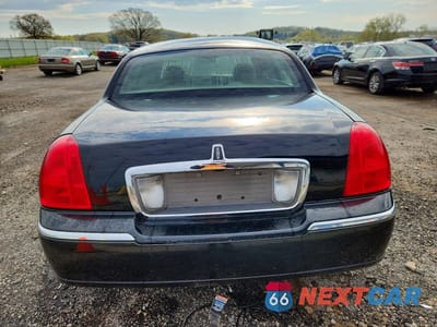 Zdjęcie 6 z 12 samochodu: 2010 LINCOLN TOWN CAR SIGNATURE LIMITED VIN:2LNBL8CV5AX615955 - miniatura