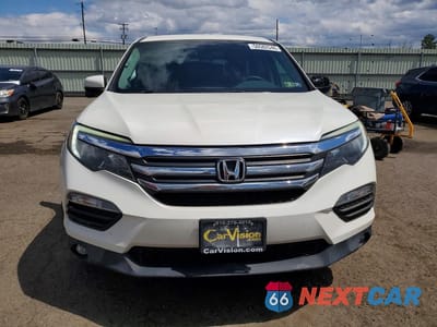 Piąte zdjęcie samochodu w środku: 2017 HONDA PILOT EX VIN:5FNYF6H37HB070319 - miniatura