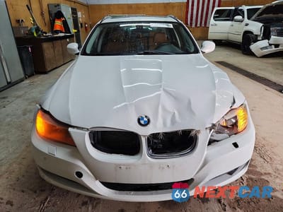 Piąte zdjęcie samochodu w środku: 2012 BMW 328 XI VIN:WBAUU3C56CA543377 - miniatura