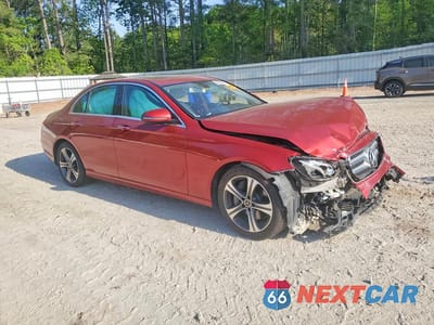 Czwarte zdjęcie samochodu z boku: 2020 MERCEDES-BENZ E 350 VIN:WDDZF8DB7LA716737 - miniatura