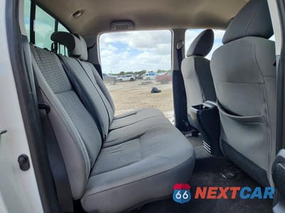 Zdjęcie 10 z 13 samochodu: 2018 TOYOTA TACOMA SR VIN:5TFAX5GN7JX105853 - miniatura
