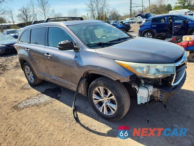 Czwarte zdjęcie samochodu z boku: 2015 TOYOTA HIGHLANDER XLE VIN:5TDJKRFHXFS109992 - miniatura