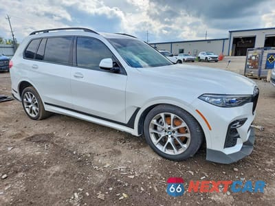 Czwarte zdjęcie samochodu z boku: 2019 BMW X7 XDRIVE50I VIN:5UXCX4C54KLB40174 - miniatura