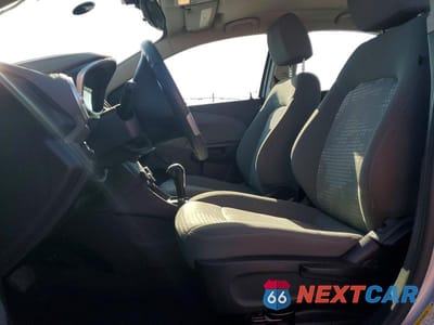 Zdjęcie 7 z 12 samochodu: 2018 CHEVROLET SONIC LS VIN:1G1JB5SH1J4112291 - miniatura